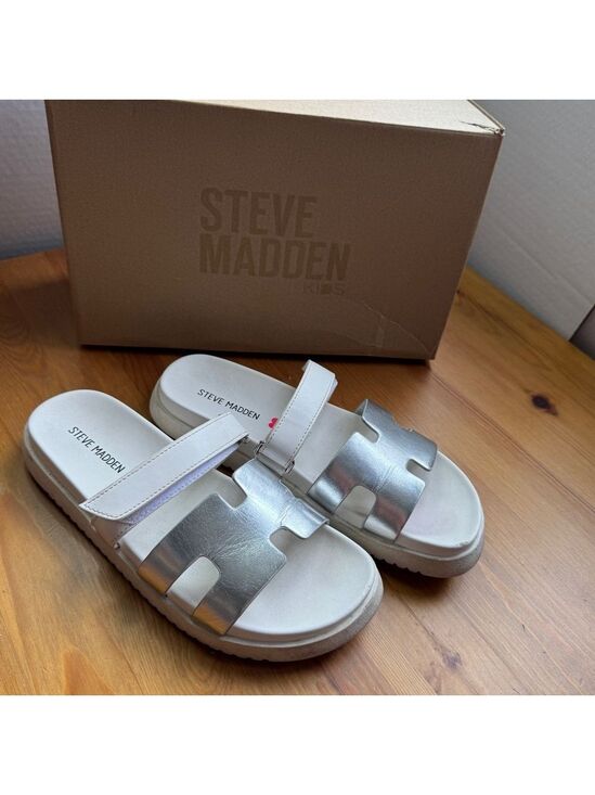 Steve Madden Other - Steve Madden jmayven slide sandals white and silver size 3